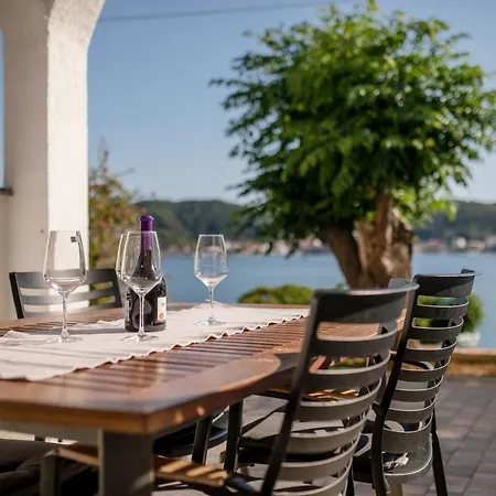Apartamento 3 Rab Town
